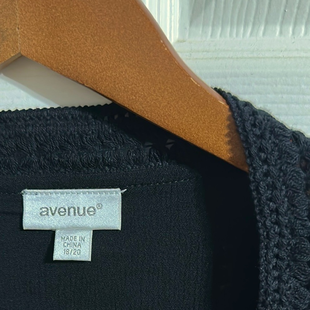 NWOT Women’s Avenue 18/20 black swimsuit coverup or lounge around. - Picture 2 of 7